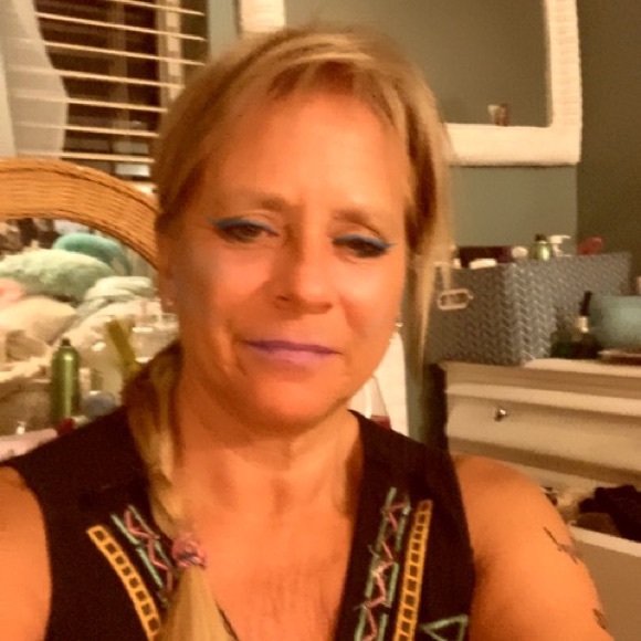 Meet your Posher, Kelly - Picture 2 of 2